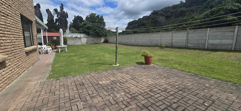 4 Bedroom Property for Sale in Outeniqua Strand Western Cape